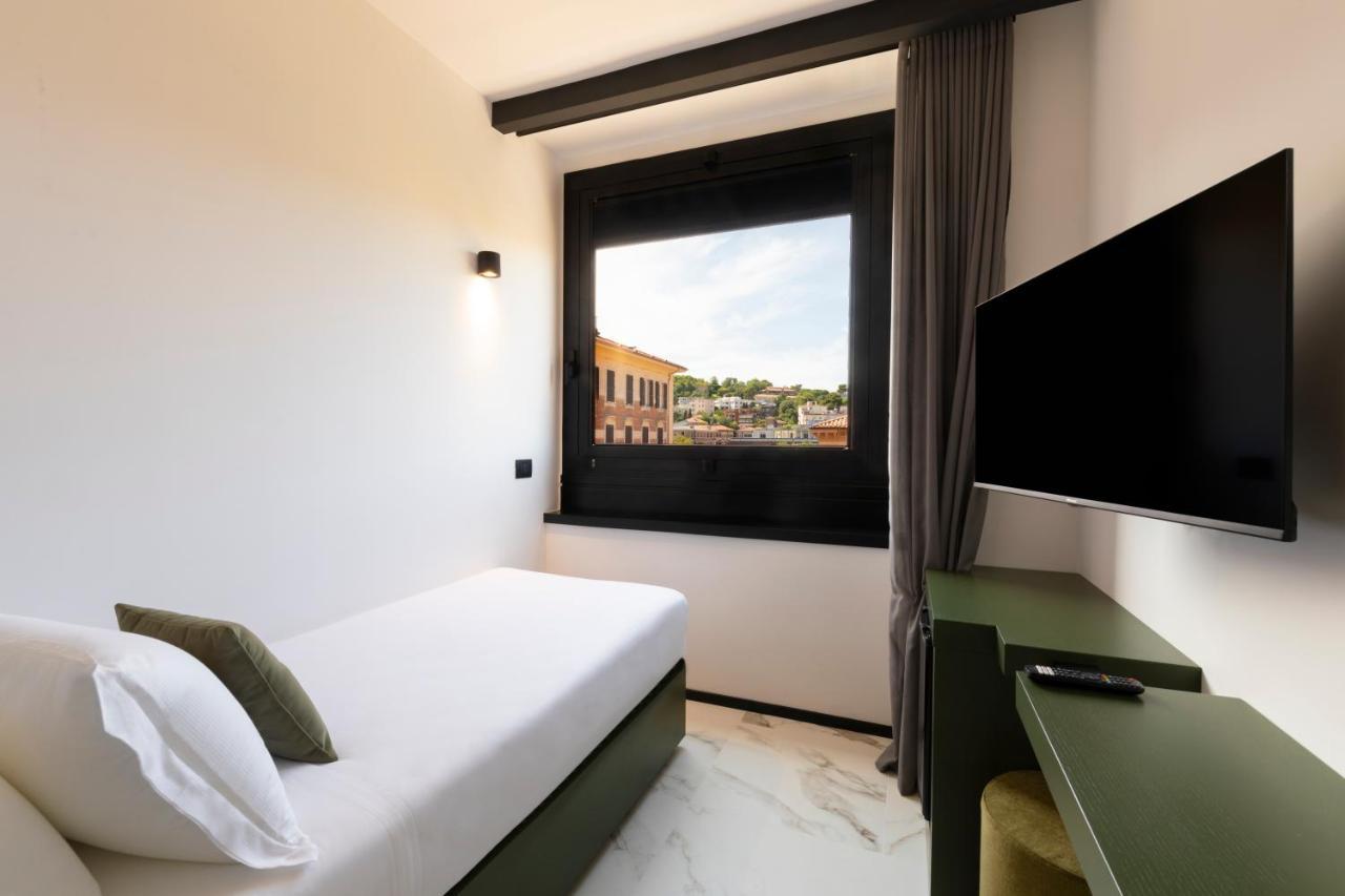 The City Hotel อังโกนา ภายนอก รูปภาพ